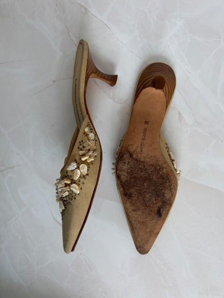 Manolo Blahnik EU 38 Tan Linen Canvas Pointed Toe Kitten Heel Mule