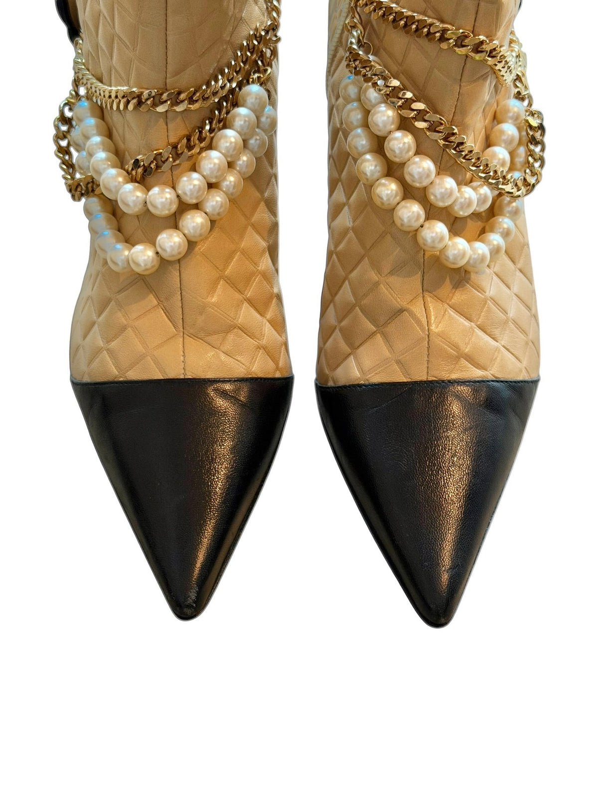 Chanel cream and black quilted boots from 2002 (37.5)