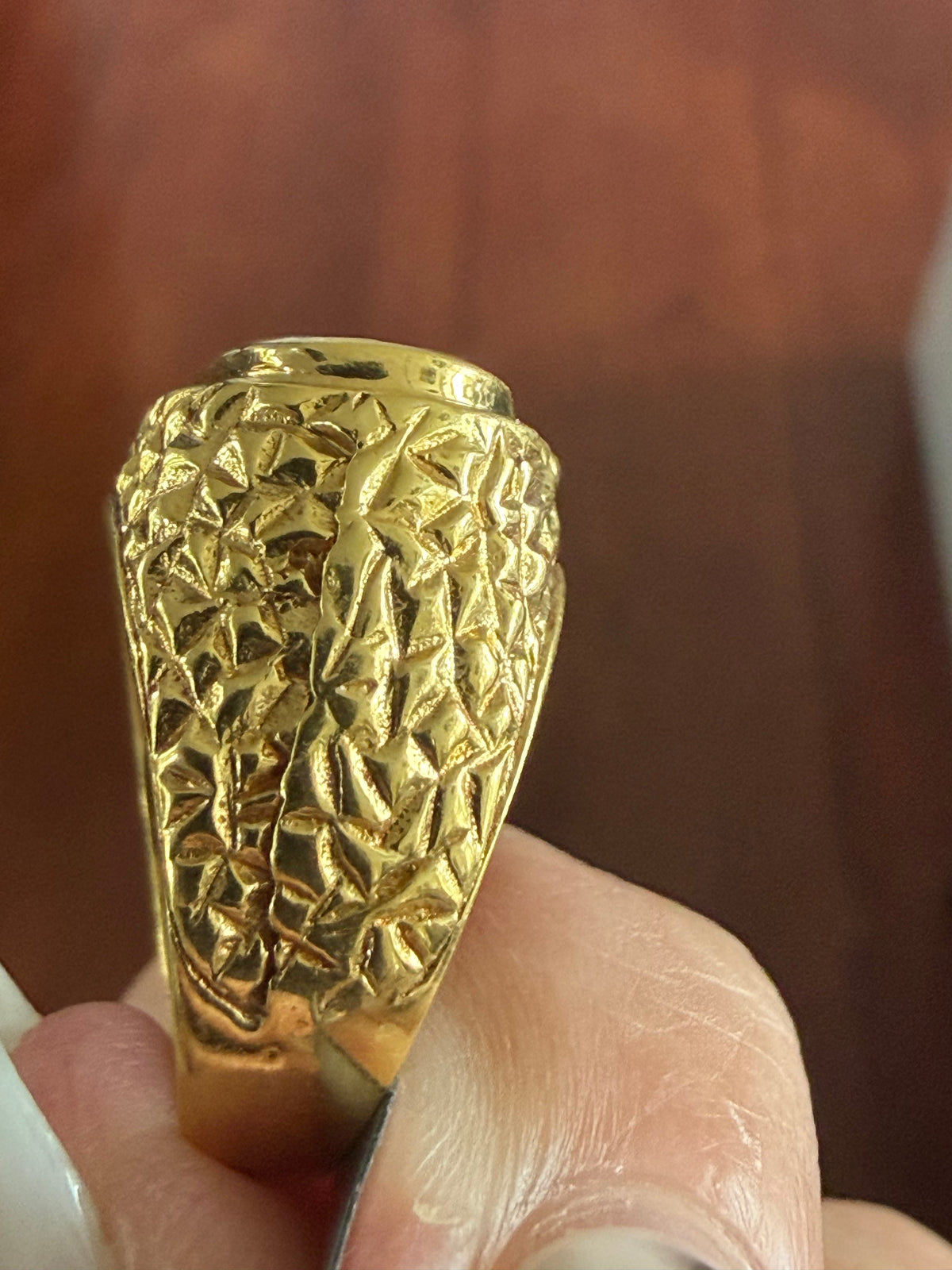 Unisex 18K Italian Textured Gold and Oval Onyx Ring
