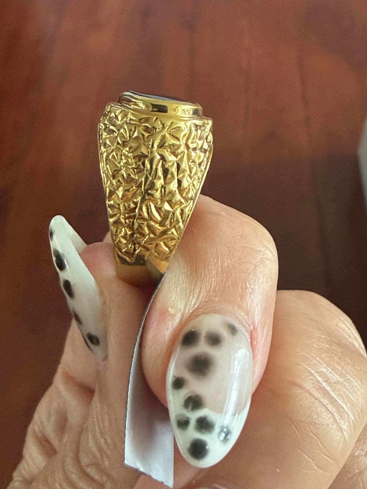 Unisex 18K Italian Textured Gold and Oval Onyx Ring