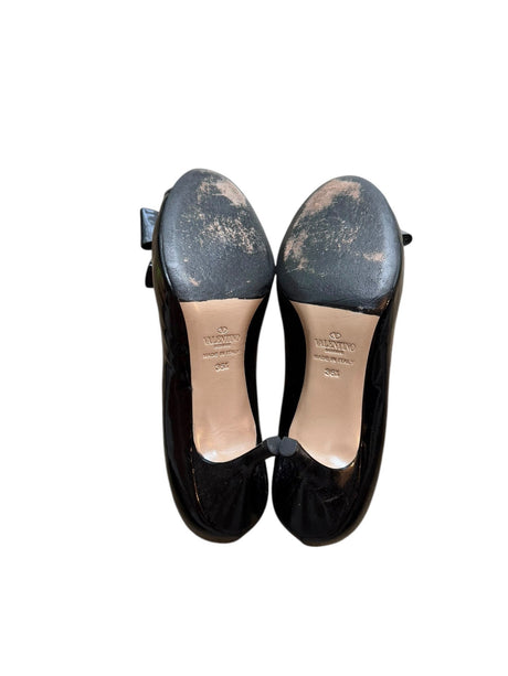 Valentino black patent leather heels with bow details (36.5)