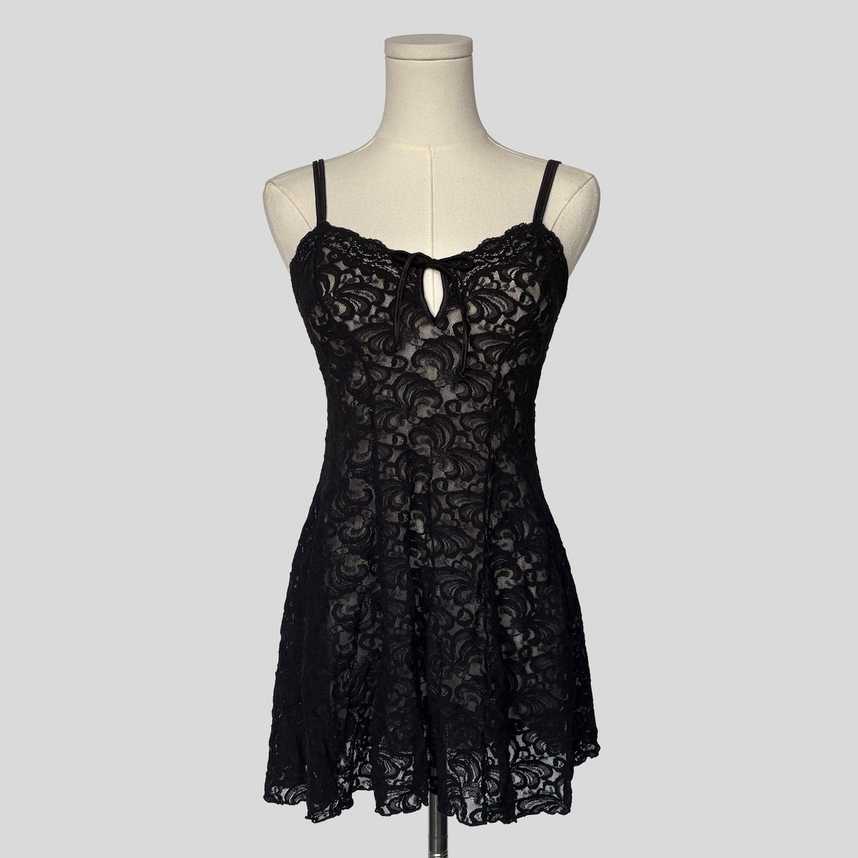 Lace mini dress in black