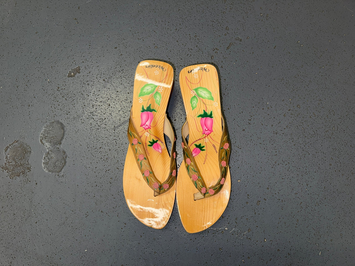Wooden Floral Wedge Thong Heels US 10