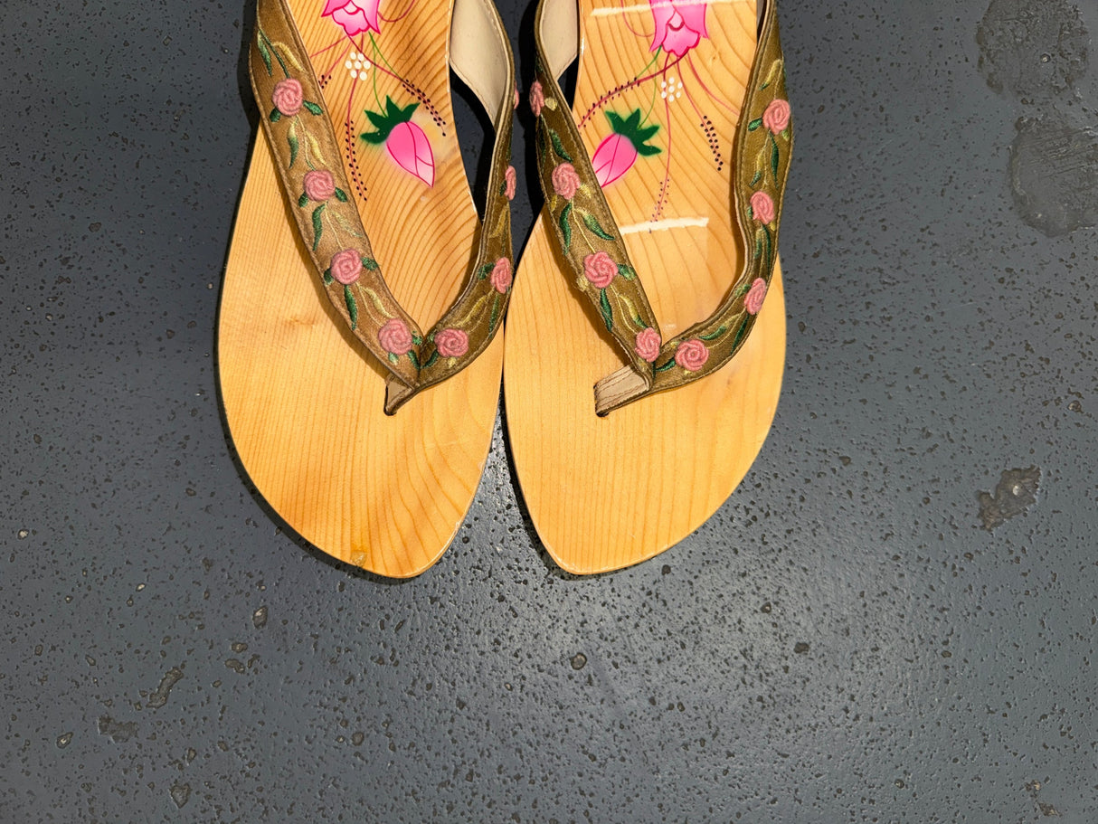 Wooden Floral Wedge Thong Heels US 10