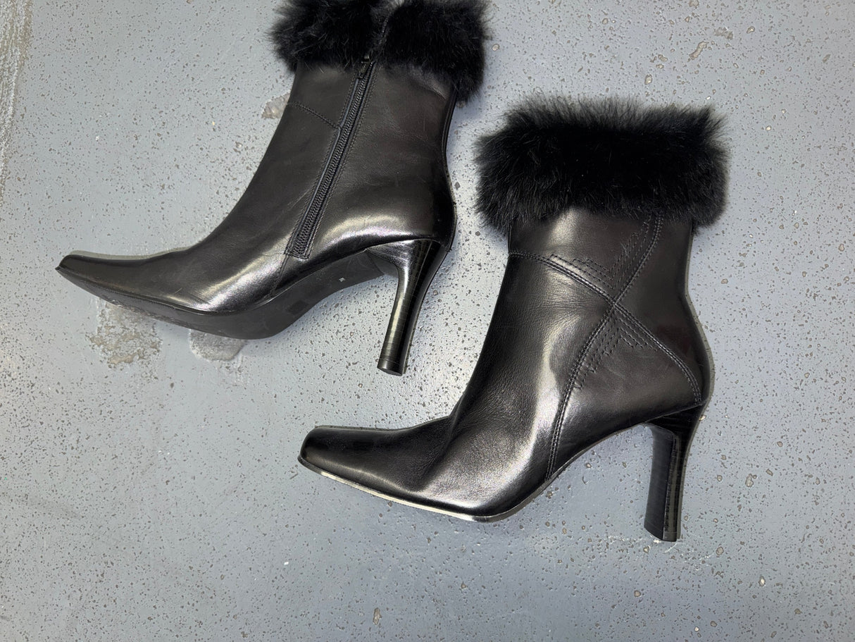 Black Leather Square Toe Boot with Fur Trim US 7