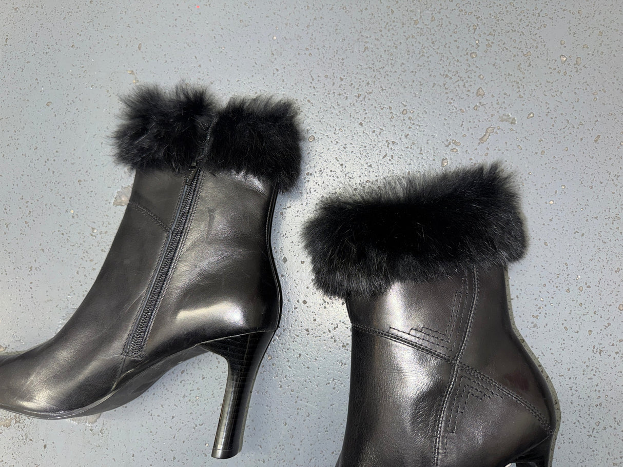 Black Leather Square Toe Boot with Fur Trim US 7