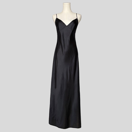 Backless silky gown in black
