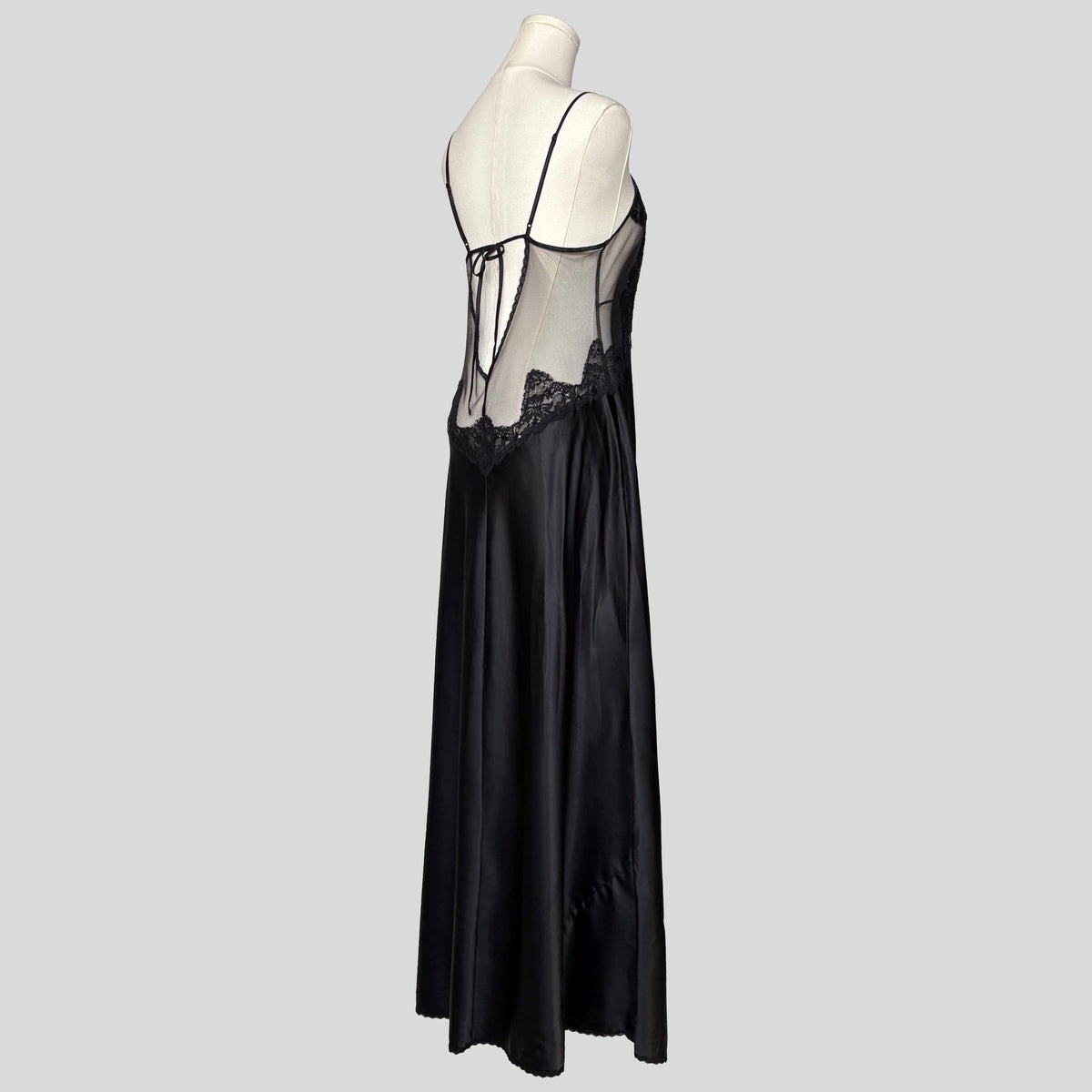 Backless silky gown in black