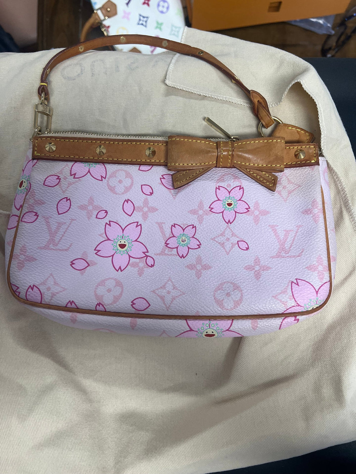 Louis Vuitton Pochette Flower Pink