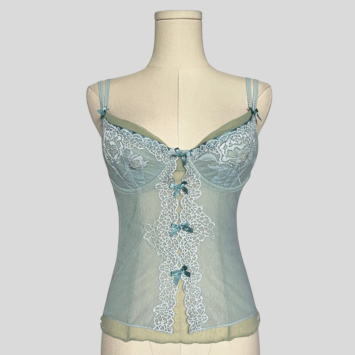 Dainty lace bow detail corset