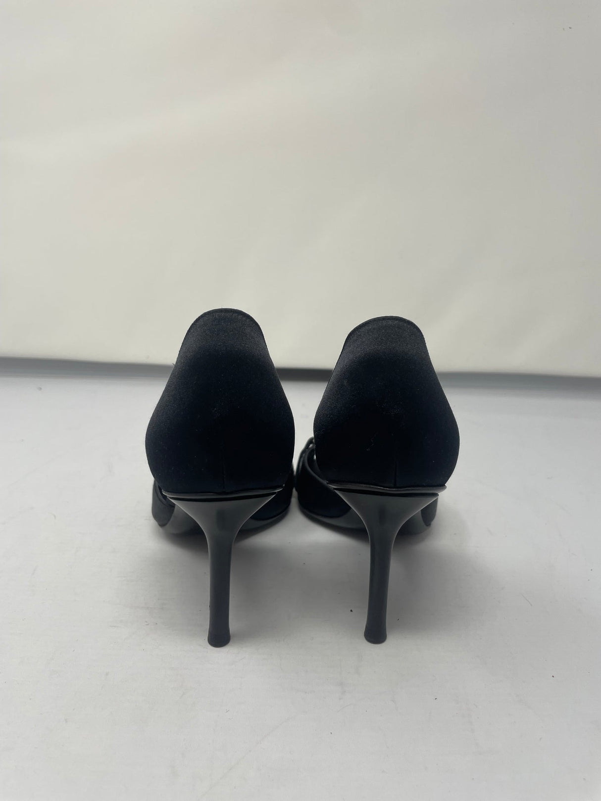 Gucci Black Heels w/ Horsebit Size 5.5B