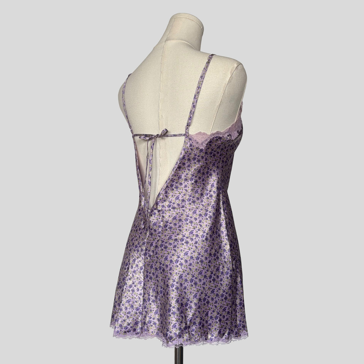 Sweetheart lace trim slip in purple floral
