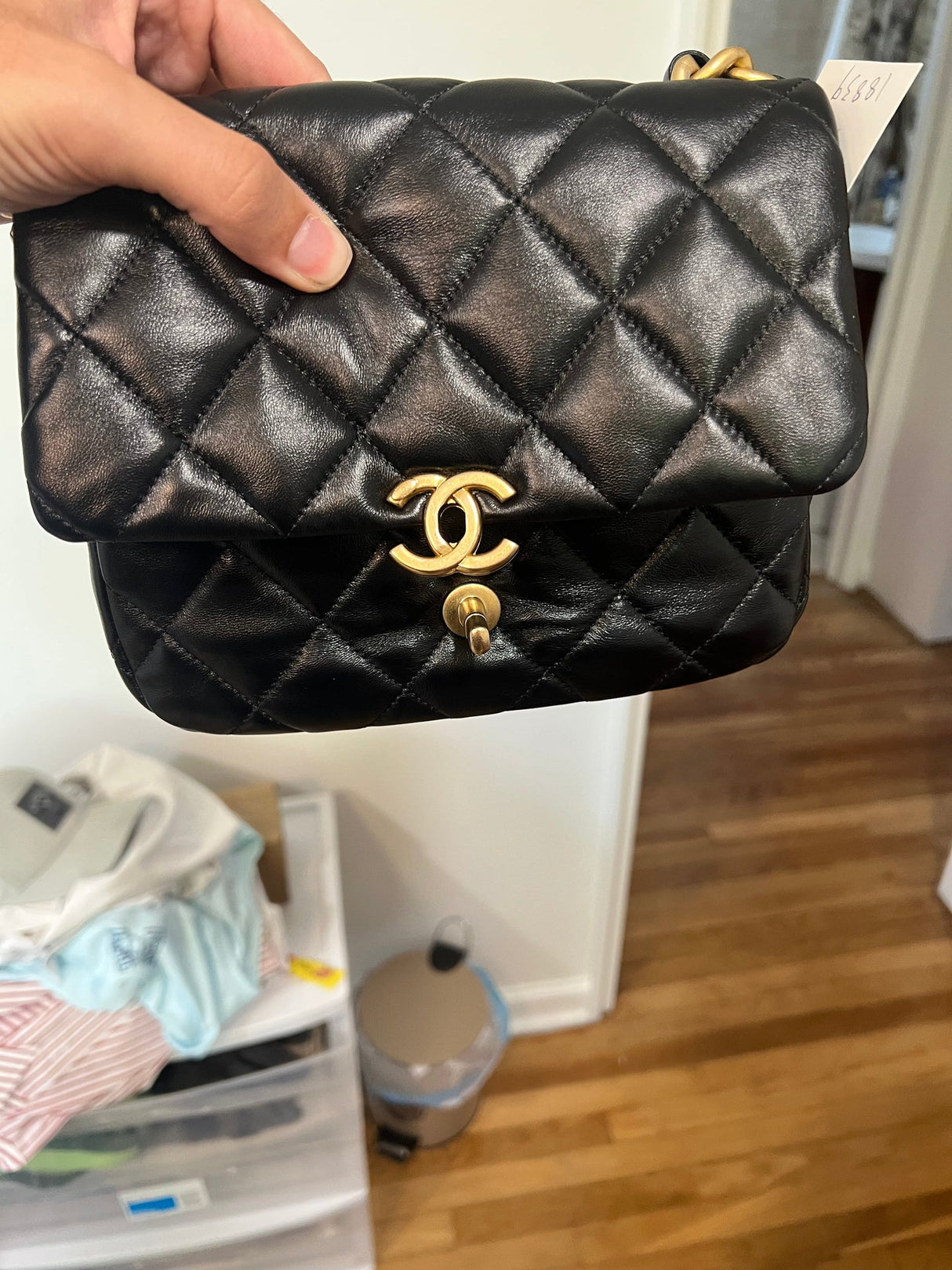 CHANEL leather shoulderbag IC 1