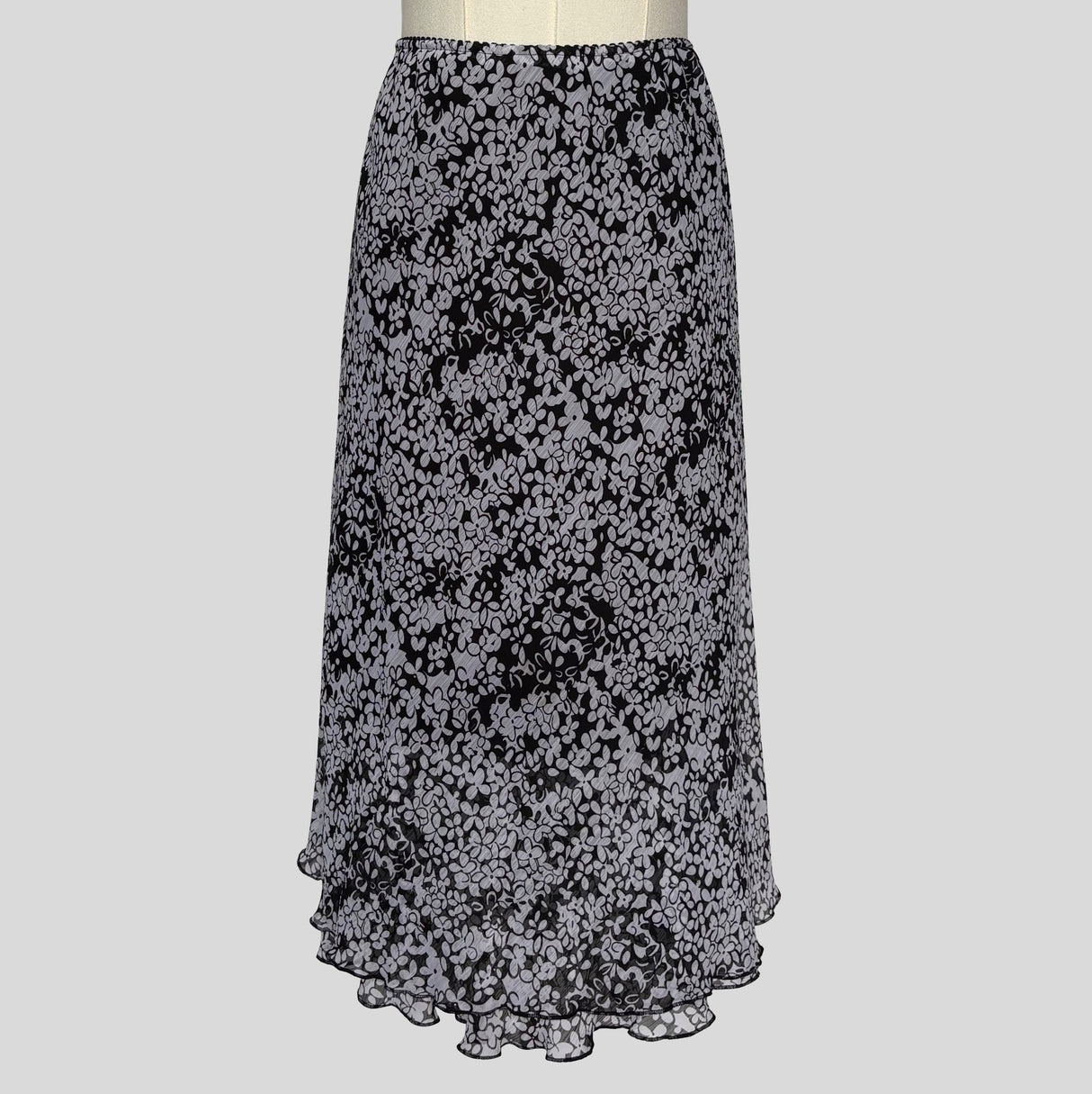 Floral midi skirt in white and black