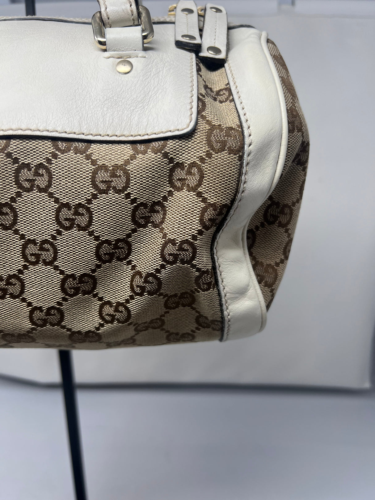 #19 gucci monogram barrel bag