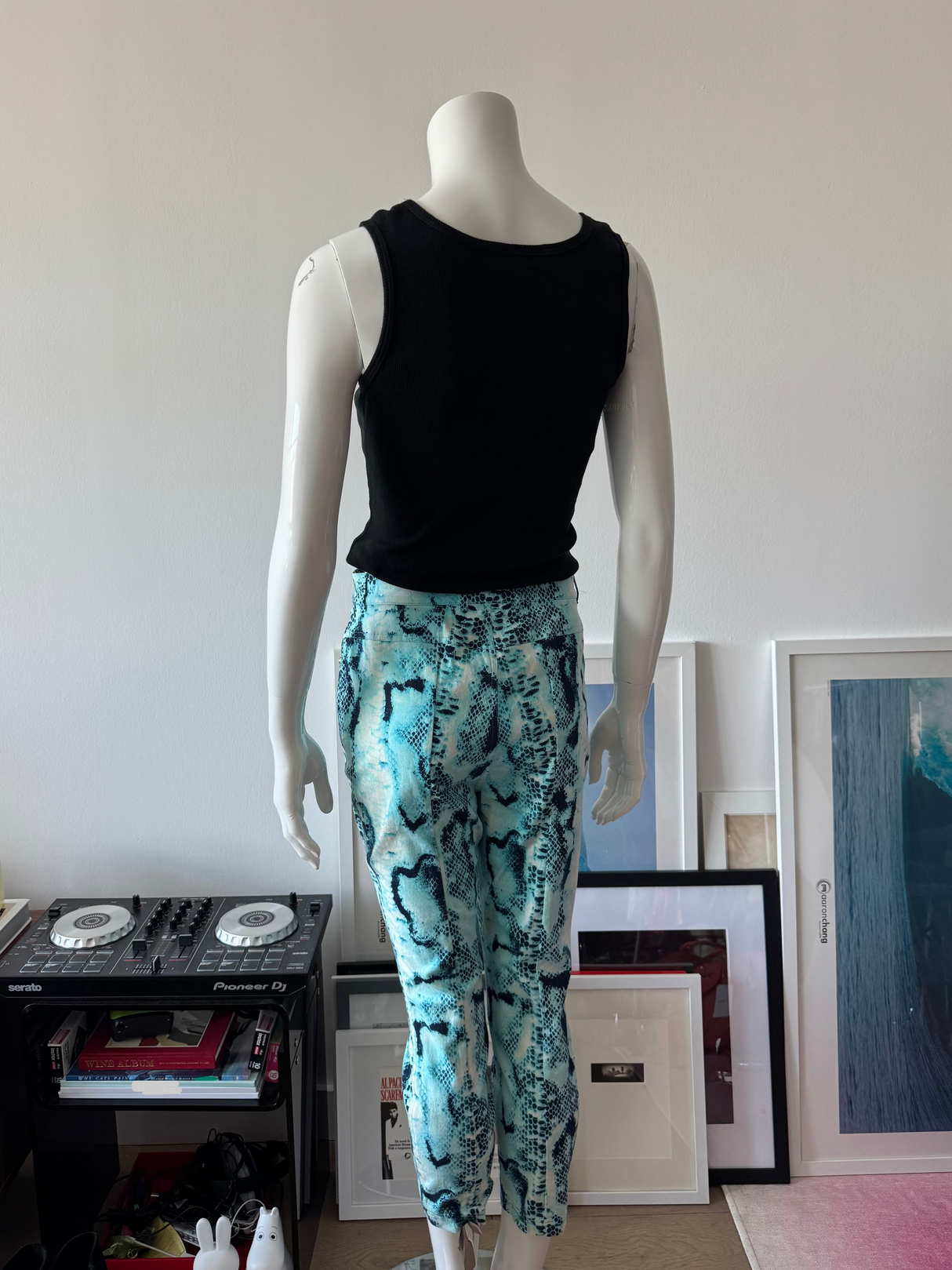 ESCADA Blue Snakeskin Print Capri Pant