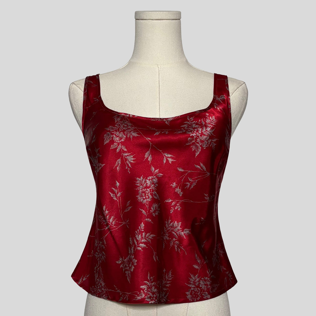 Silky tank top in red floral