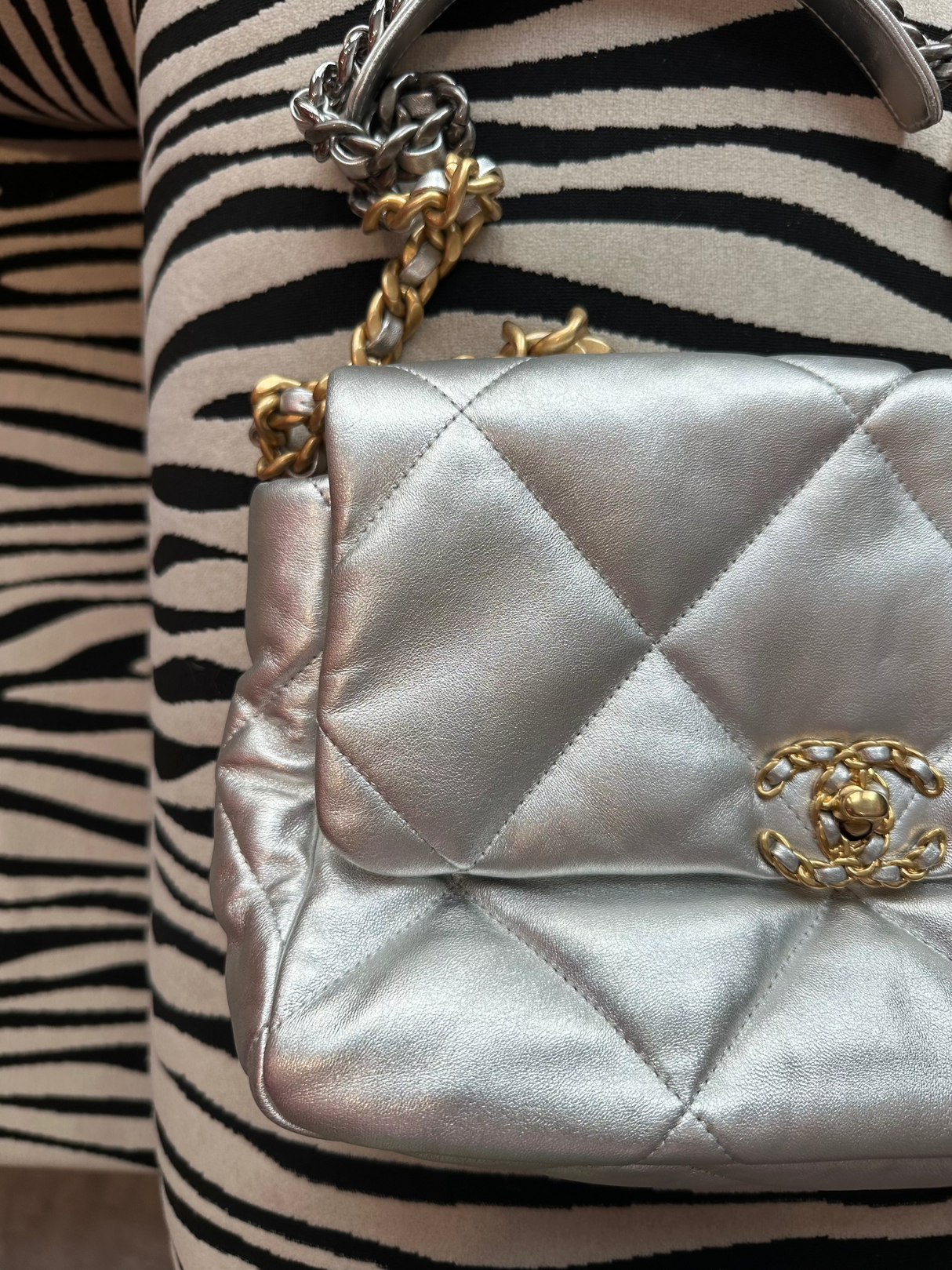 Chanel 22 Metallic Quilted Leather Shoulder Bag
