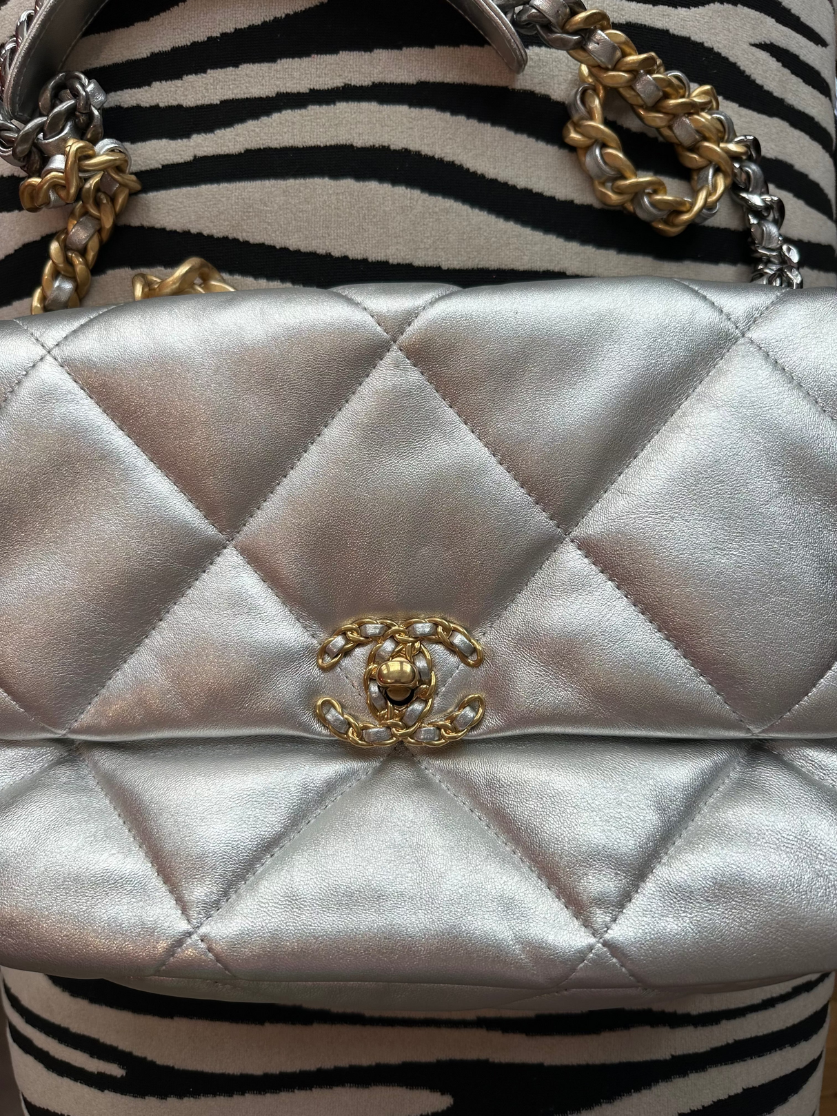 Chanel 22 Metallic Quilted Leather Shoulder Bag