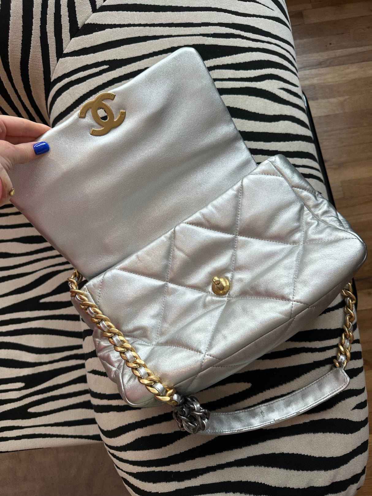 Chanel 22 Metallic Quilted Leather Shoulder Bag