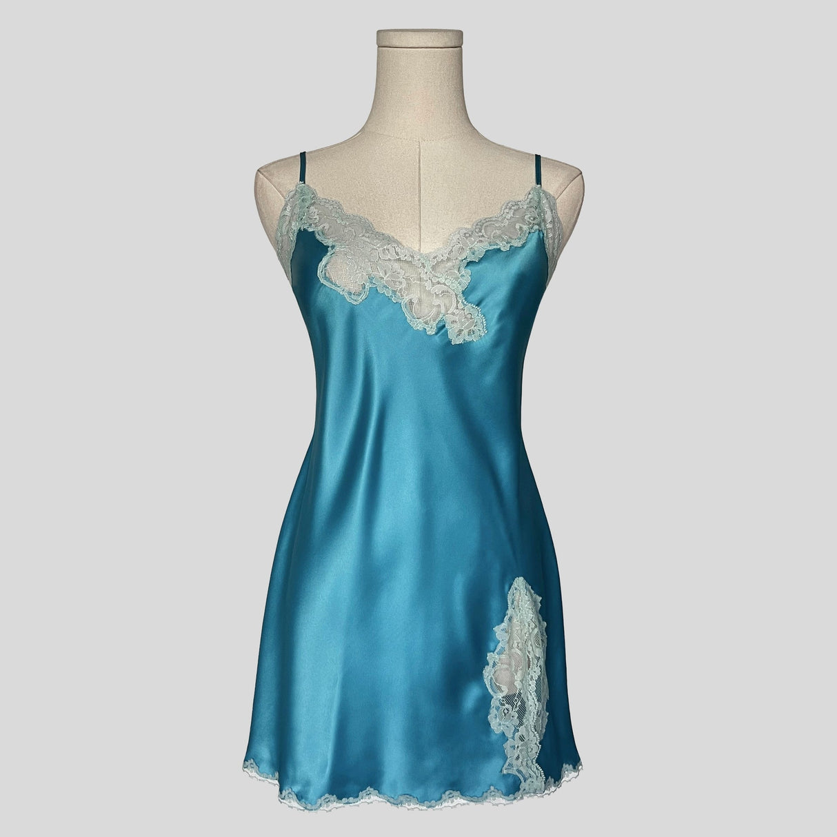 Sweetheart lace trim slip in blue