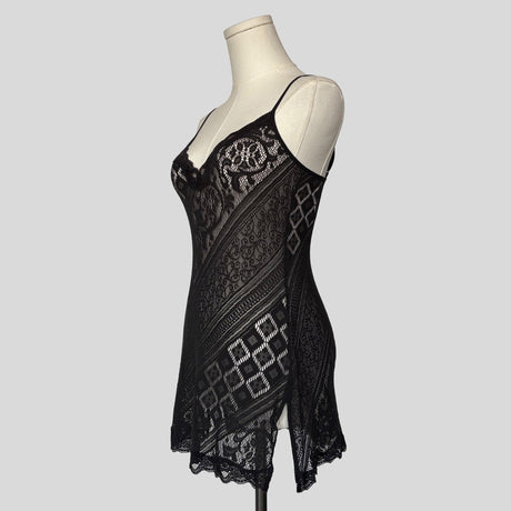 Sheer patterned mesh lace trim chemise