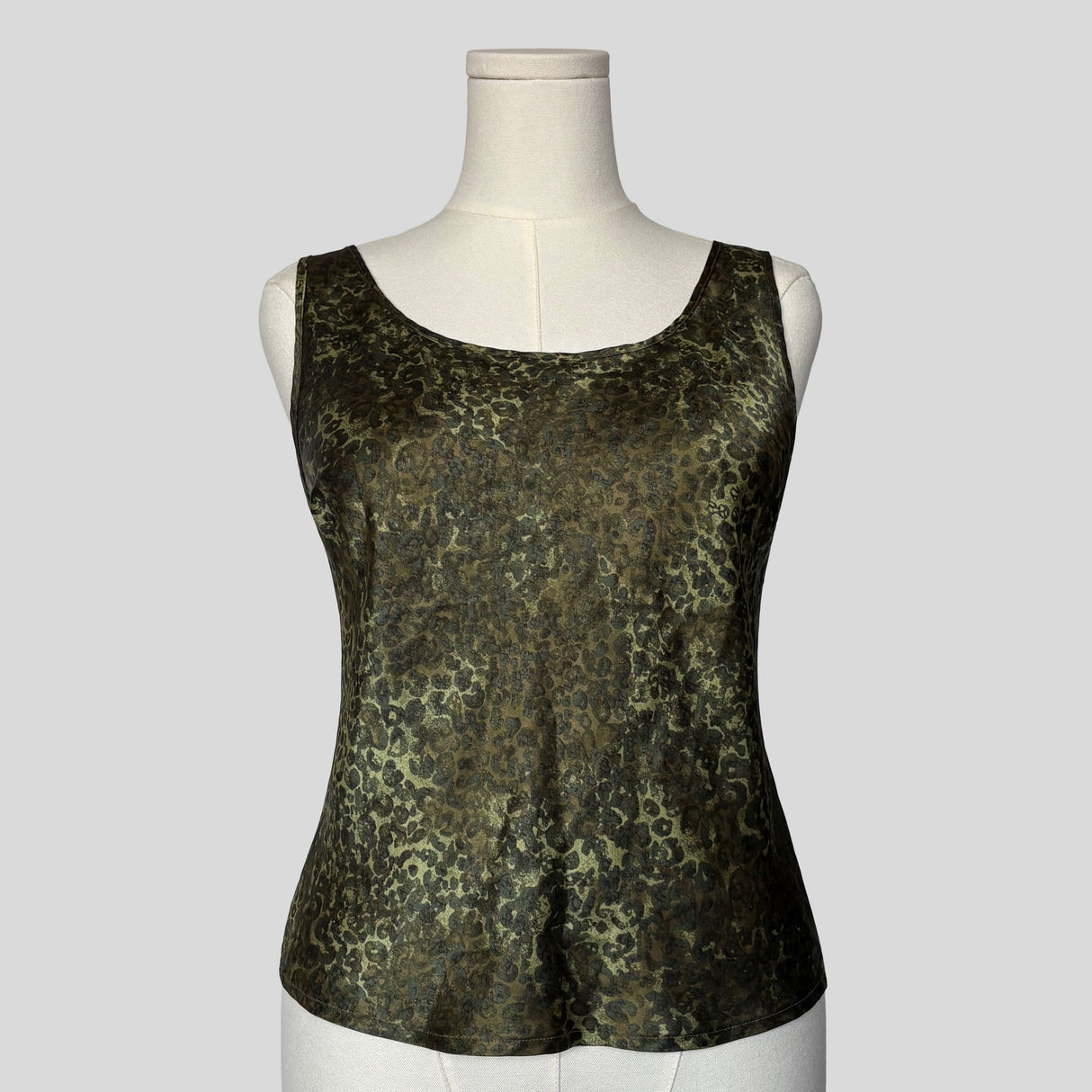 Silky tank top in green print