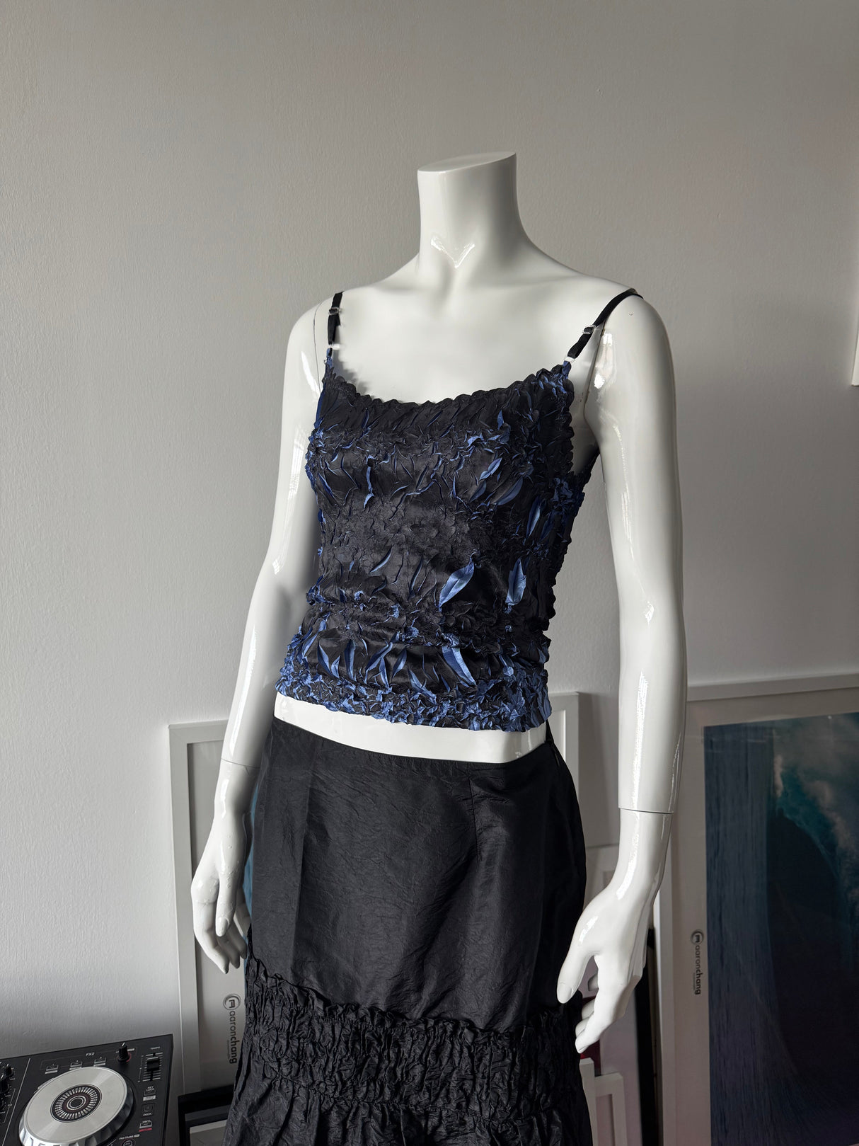 ORIGAMI MAGIC SCARF Black and Blue Crinkle Top
