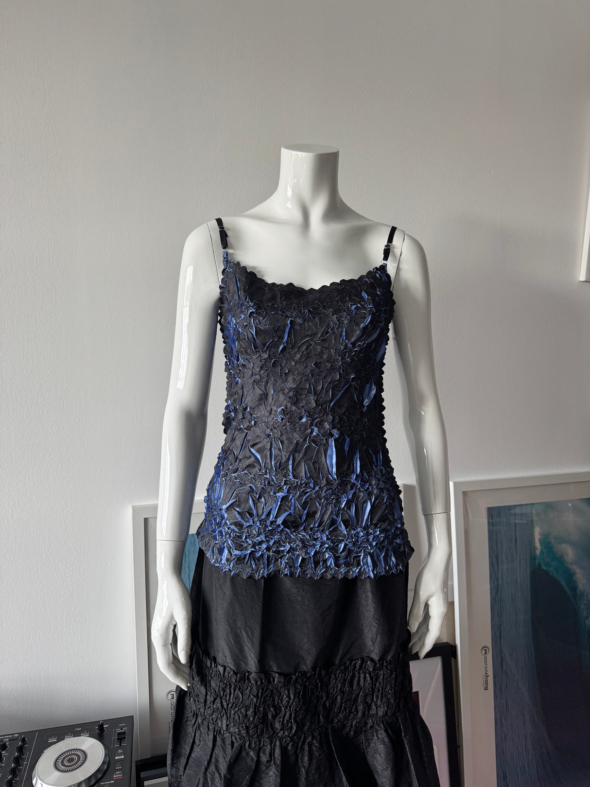 ORIGAMI MAGIC SCARF Black and Blue Crinkle Top