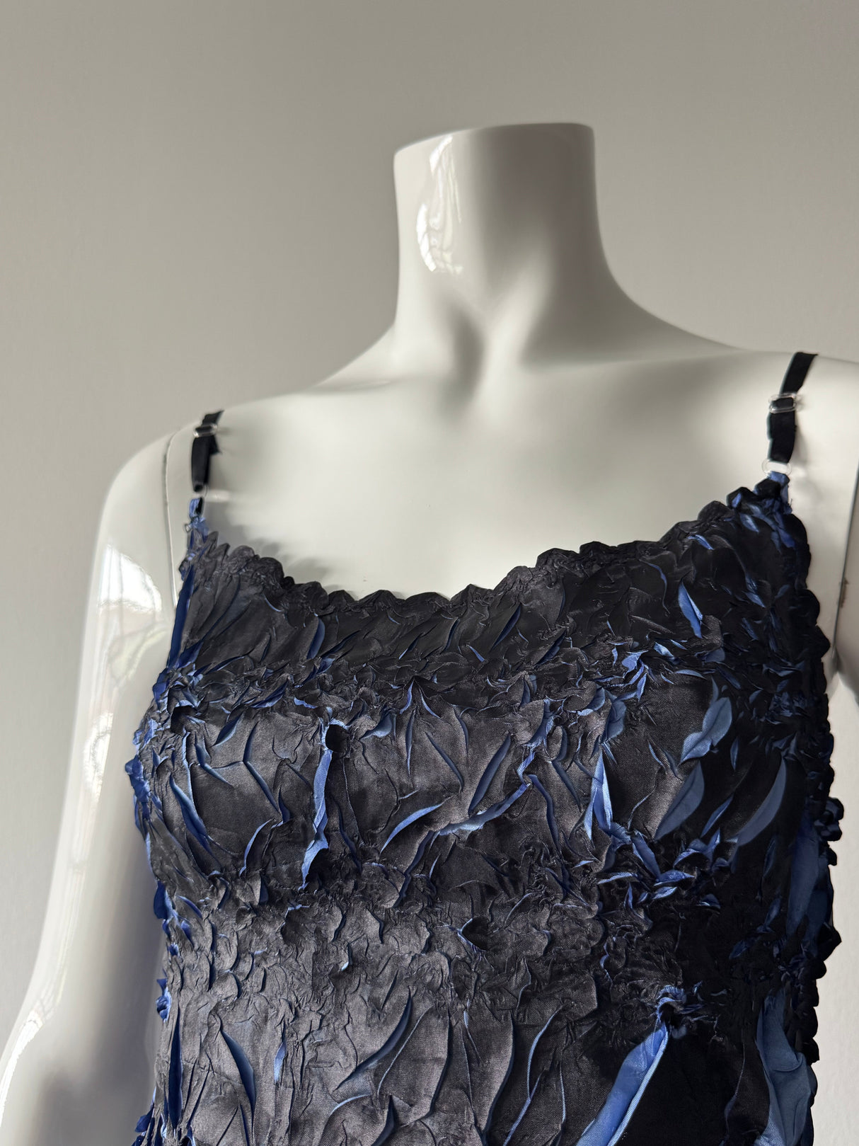 ORIGAMI MAGIC SCARF Black and Blue Crinkle Top