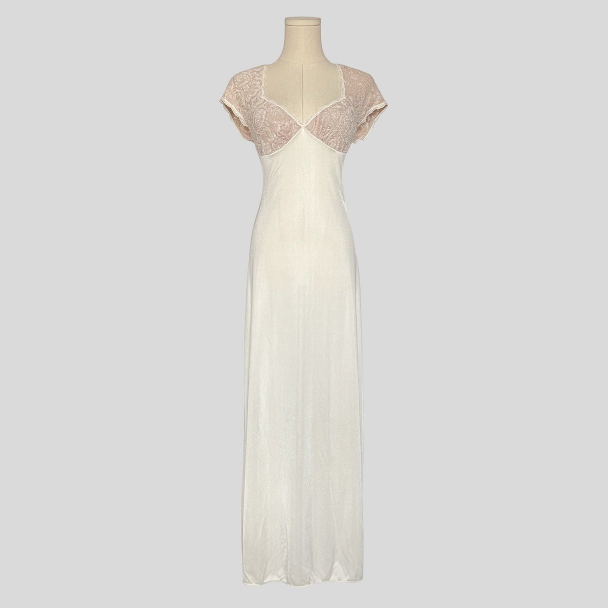 Lace bust short sleeve backless gown