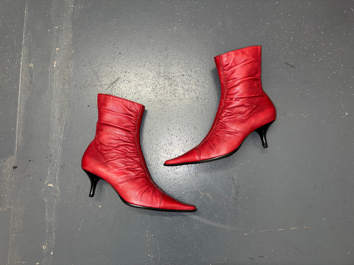 BANDOLINO Red Ruched Leather Pointed Toe Ankle Boot Sz US 8