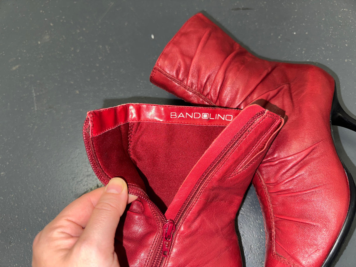 BANDOLINO Red Ruched Leather Pointed Toe Ankle Boot Sz US 8
