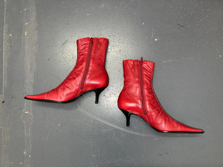 BANDOLINO Red Ruched Leather Pointed Toe Ankle Boot Sz US 8