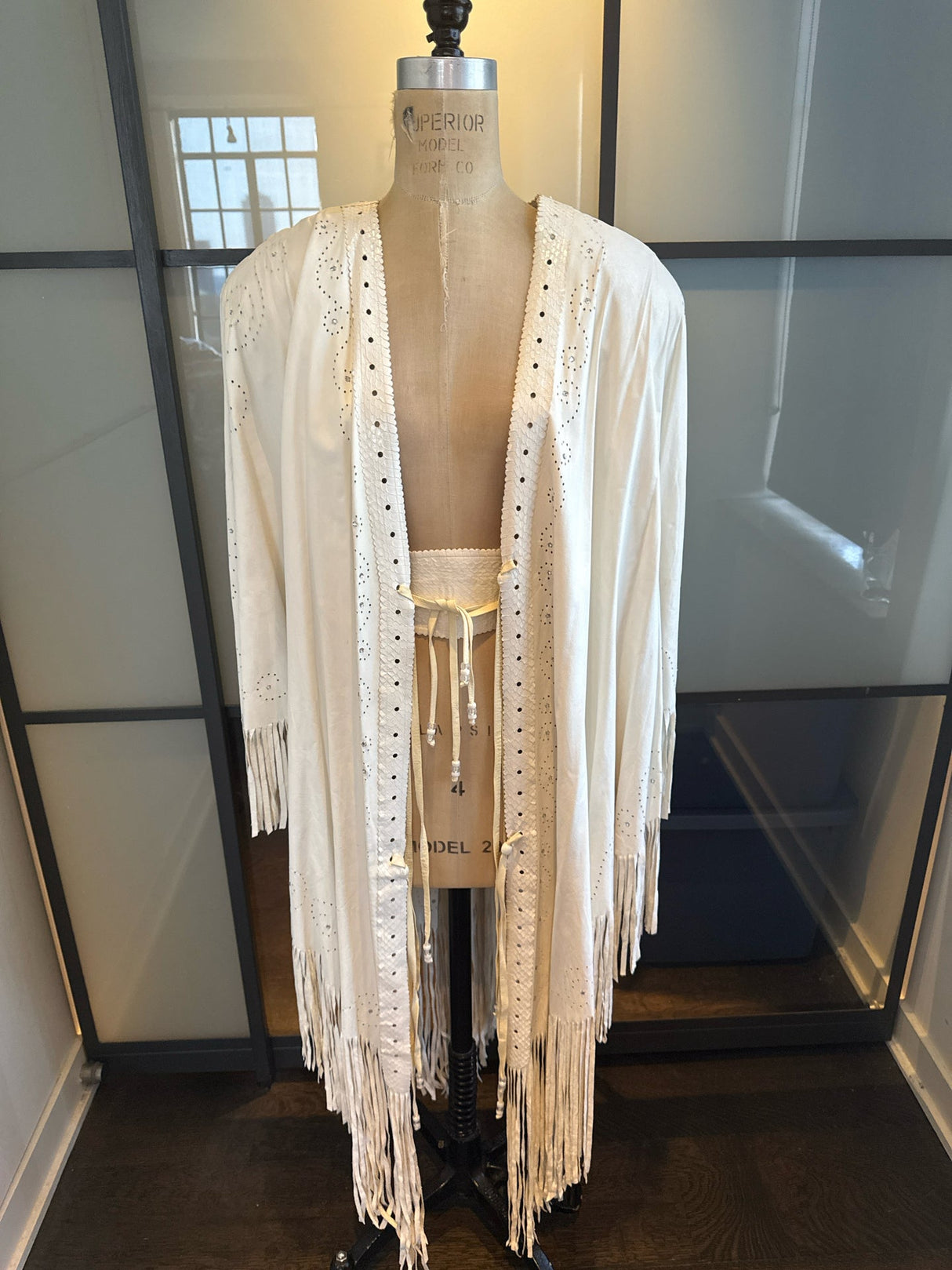 Lillie Rubin Size 0/S White Leather Fringe Cape w/Belt